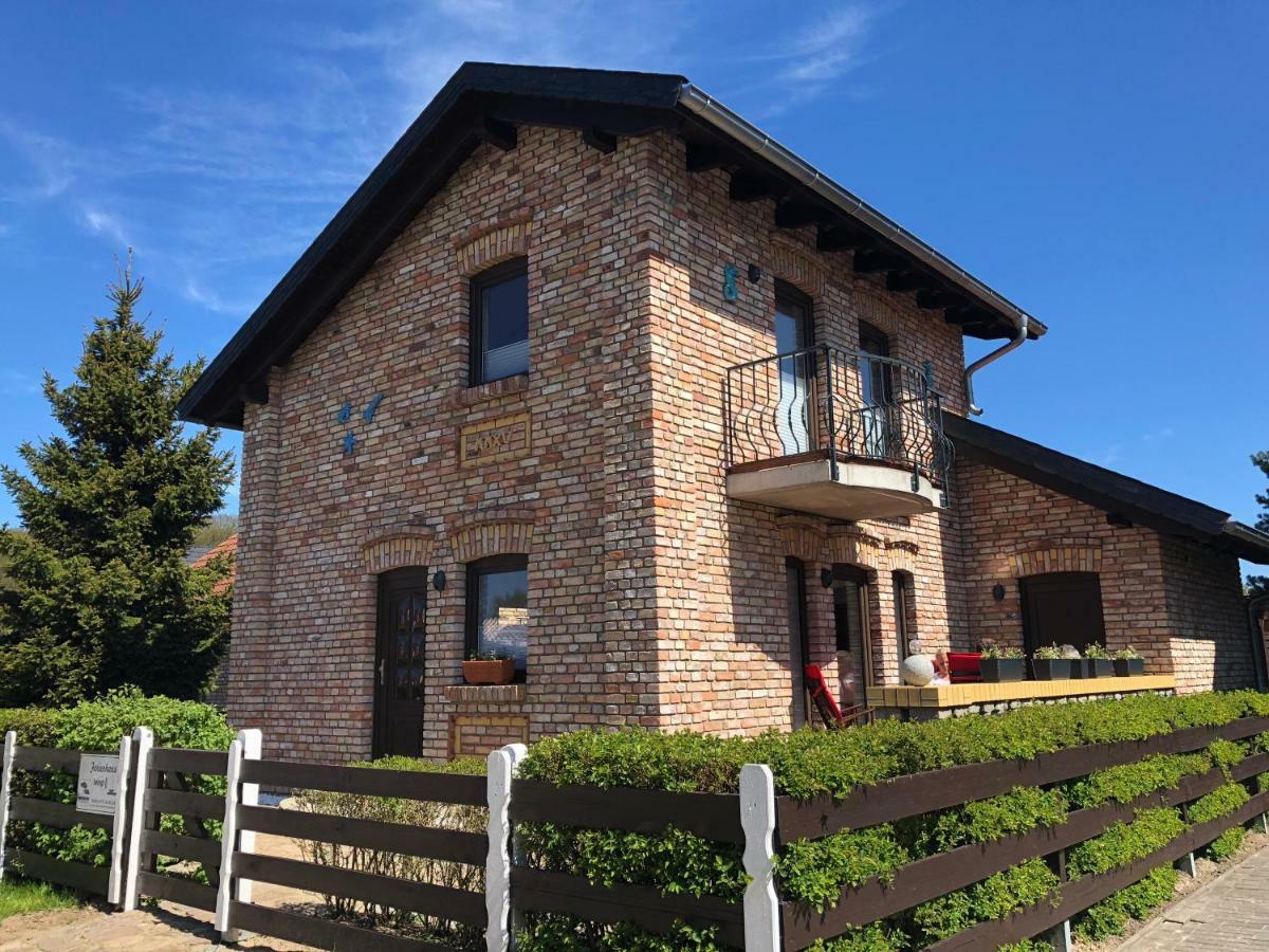 Ferienhaus Und Ferienwohnung Eichhorn 브리게 외부 사진