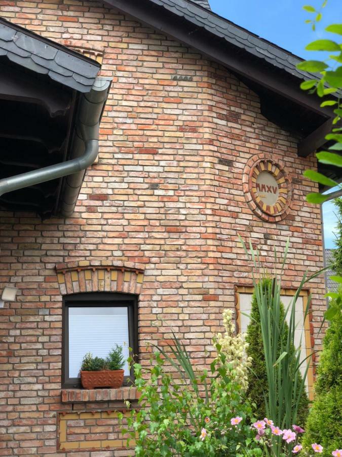 Ferienhaus Und Ferienwohnung Eichhorn 브리게 외부 사진