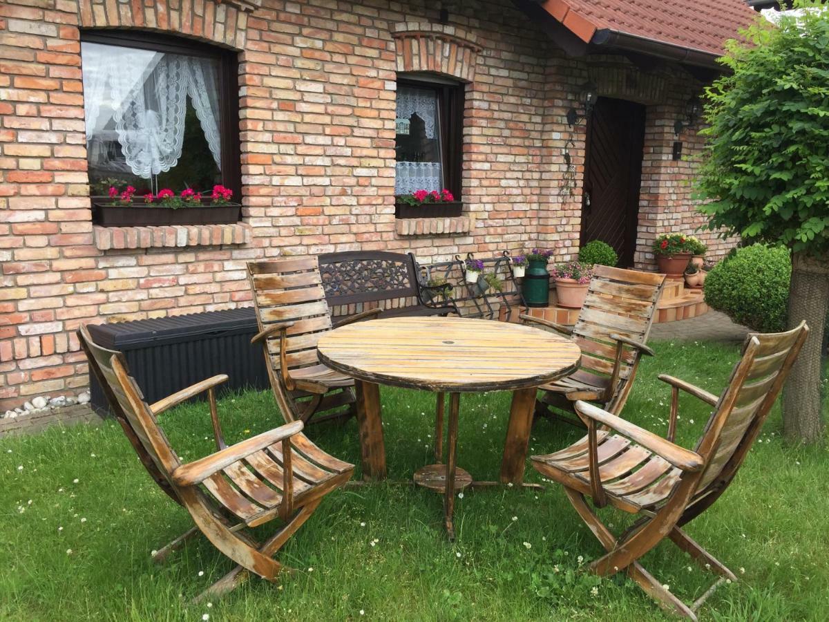 Ferienhaus Und Ferienwohnung Eichhorn 브리게 외부 사진