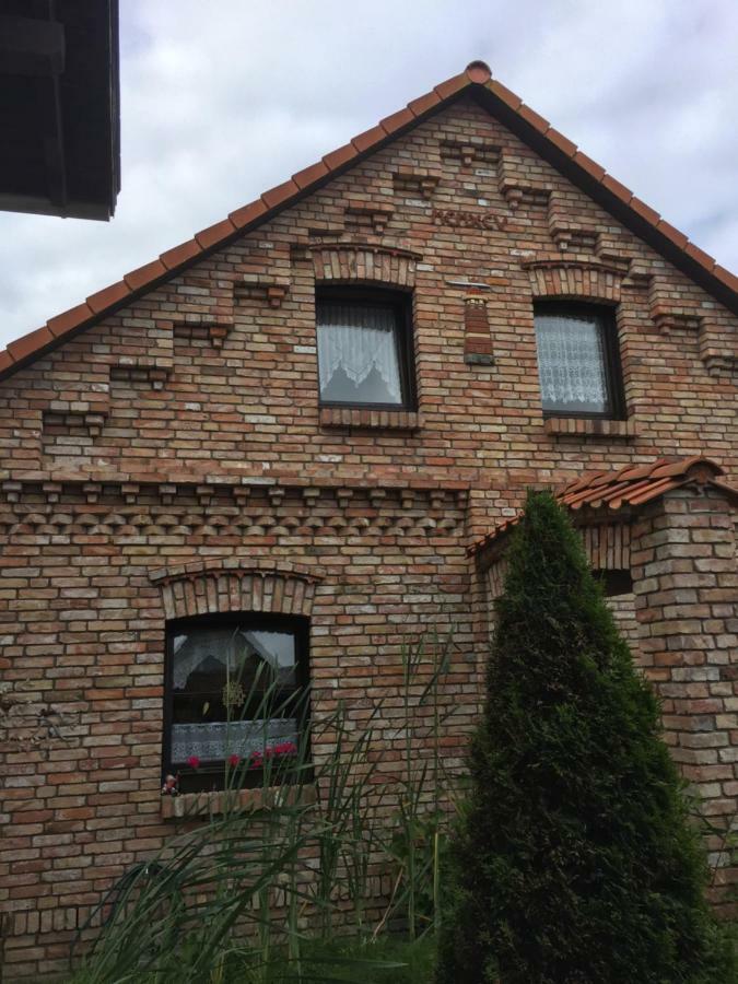 Ferienhaus Und Ferienwohnung Eichhorn 브리게 외부 사진