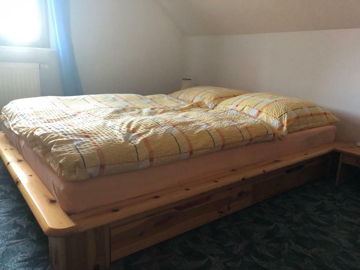 Ferienhaus Und Ferienwohnung Eichhorn 브리게 외부 사진